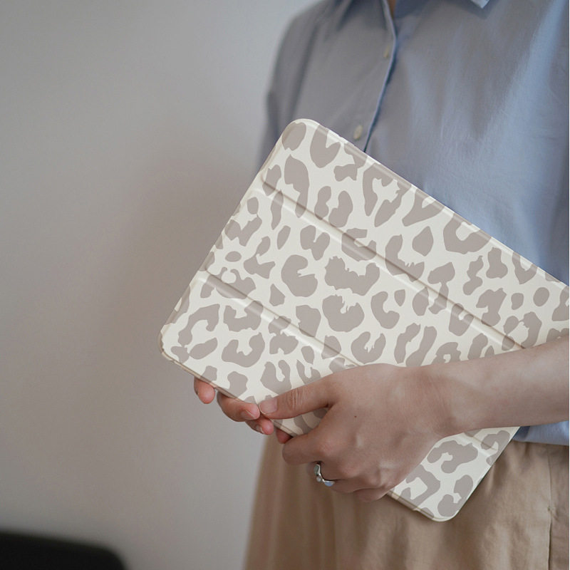 Grey Leopard Print iPad Case 10.2 Apple Air5 Transparent 10 Generation Support 10.9-inch 9.7 Tri-Fold Hair