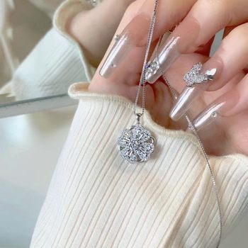 Titanium Steel Lucky Four-Leaf Clover Titanium Steel Magnetic Love Necklace Women's Light Luxury Neck Sweater Chain High-End Women's Easiest for Match Lock