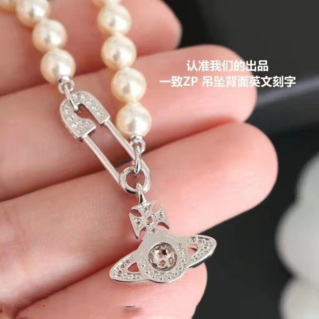 [True Same Edition] Empress Dowager Saturn Pin Pearl Necklace Women's High-value Elegant Shining Spice Girl Clavicle Chain