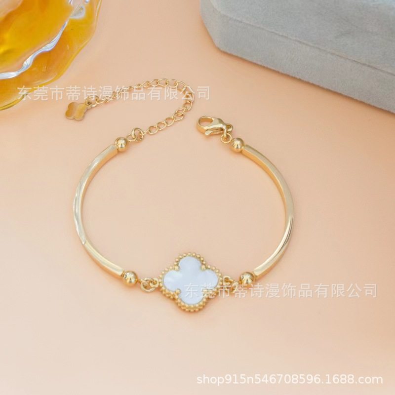 European and American fashion high-end sense four-leaf clover bracelet women's light luxury simple niche design titanium steel non-fading all-match jewelry