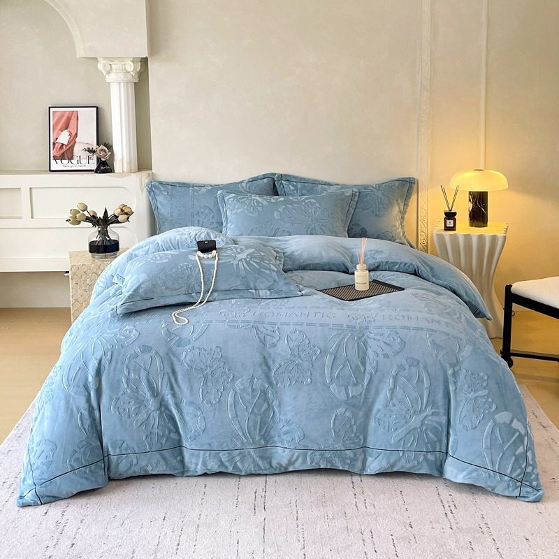 Light Luxury Carved Milk Velvet Four-Piece Set, Winter High-End High-Weight Thickeneded Warm Bed Sheetss, Quilt Covers and Fitted Bed Sheetss