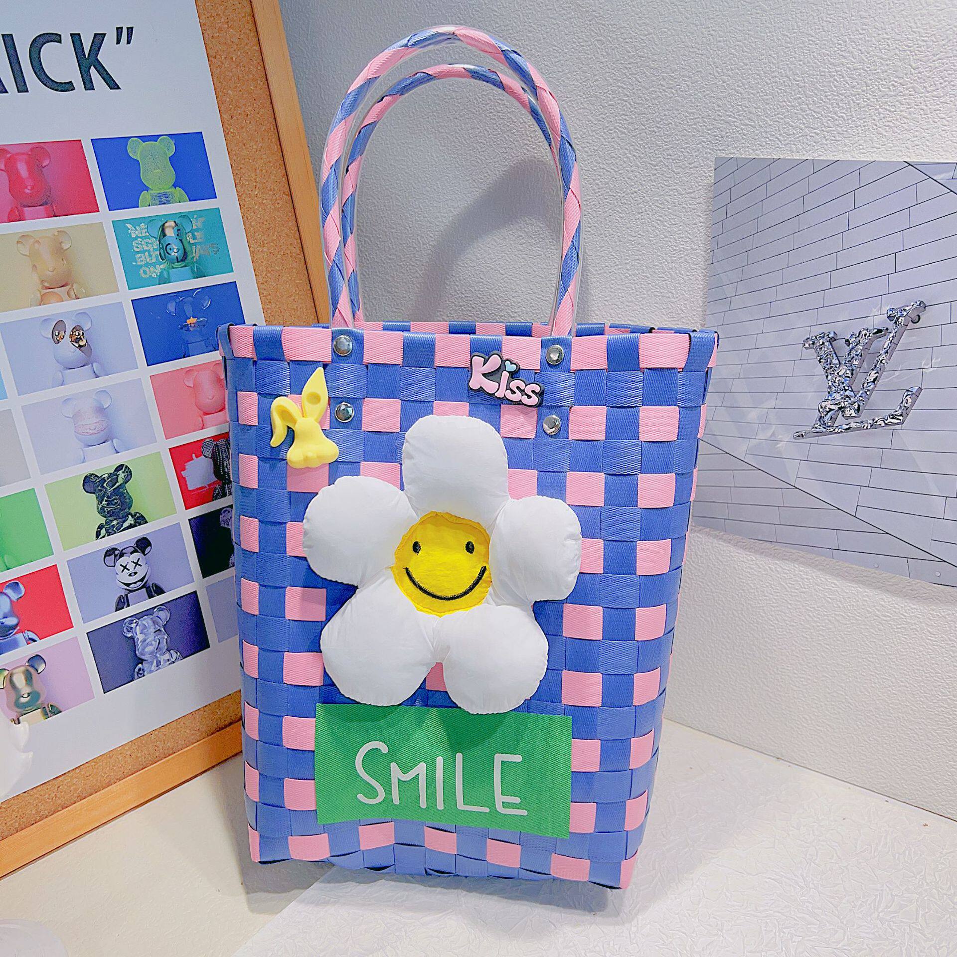 ピンクの青い太陽の花