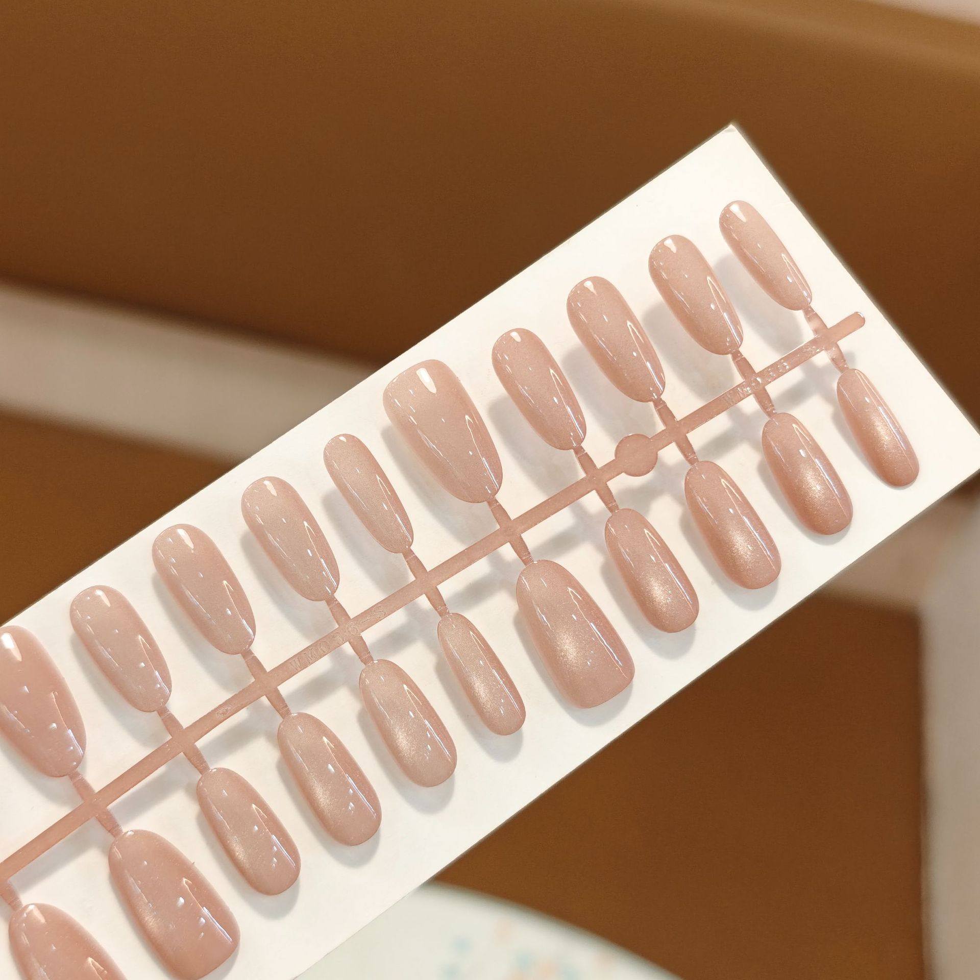 Wearable Manicure, Simple Pure Color White Moonlight Flash Cat Eye Wearable Nails, Thickeneded Semi-Handmade Nail Strips, Fake Nails