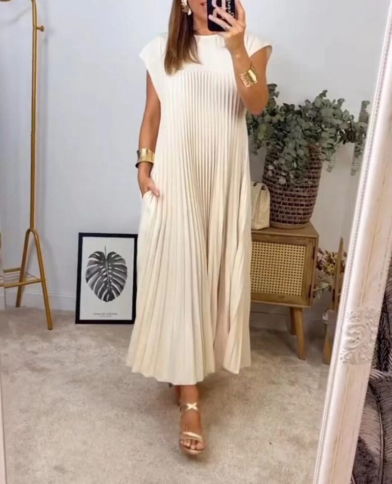Sleeveless Pleated Dress Round Neck Fashionable Autumn Winter Style Perfect for Casual or Formal Occasions