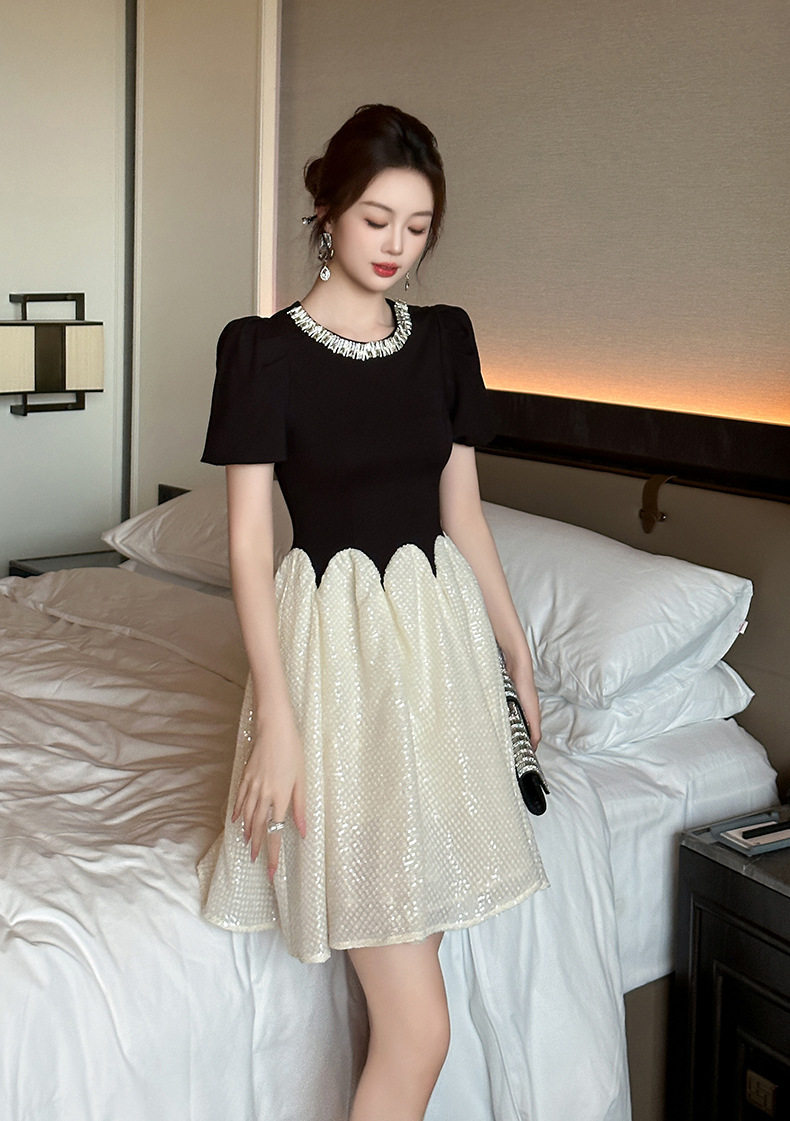 Đầm suông nữ midi cổ tròn tay bồng cao eo — [Đen] chi tiết 5