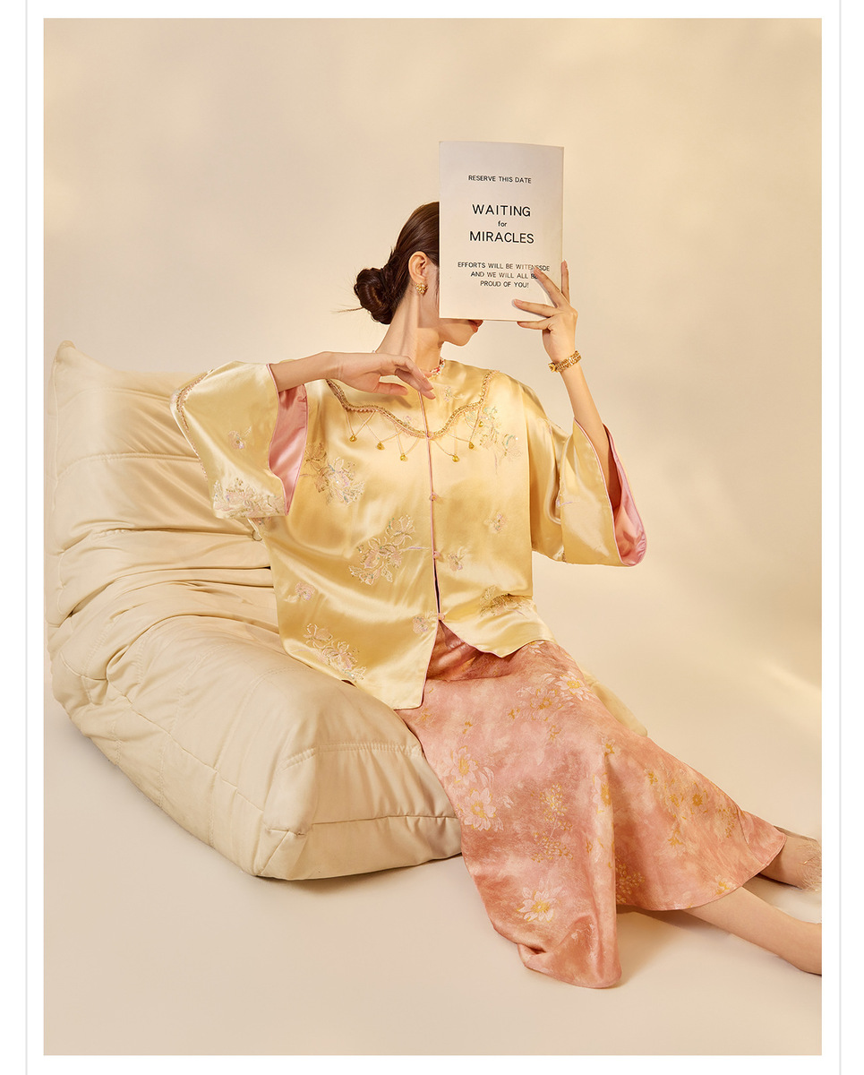 Set áo khoác và đầm hai dây thêu hoa chuyển sắc đính cườm — Áo thun (7 ngày), Áo khoác (7 ngày), Trang phục (7 ngày)