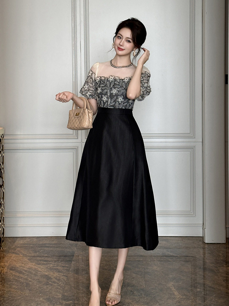 Đầm maxi nữ tay bồng cổ tròn, thiết kế ren viền cổ, dáng suông oversize, eo cao — [Đen]
