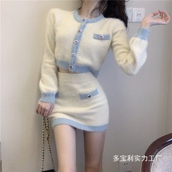 Casual Petite Suit, Autum Long-Sleeved Sweater, Stylish Slimming Look Skirt, Age-Reducing Women's Two-Piece Set