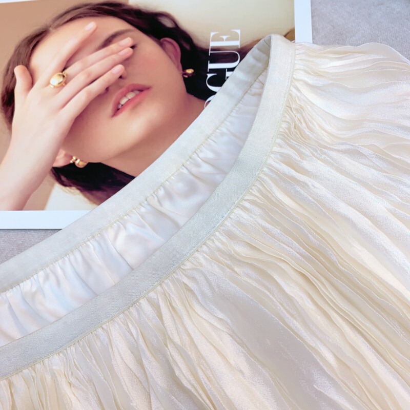 Chân váy midi chữ A cạp cao xếp ly nhẹ, dáng xòe thanh lịch — Huyền Phong - Trắng Ánh Trăng (dành cho người cao), Huyền Phong - Trắng Ánh Trăng (dành cho người nhỏ nhắn), Vàng nhạt (dành cho người cao), Vàng nhạt (dành cho người nhỏ nhắn)