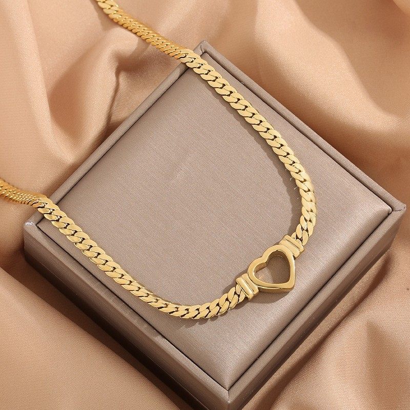 Light Luxury Personalized Heart Necklace Women's Trendy Fashion Titanium Steel Non-Fading Clavicle Chain New 18K Gold-Plated Cuban Ornaments