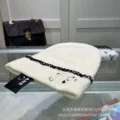 Hepburn off-white