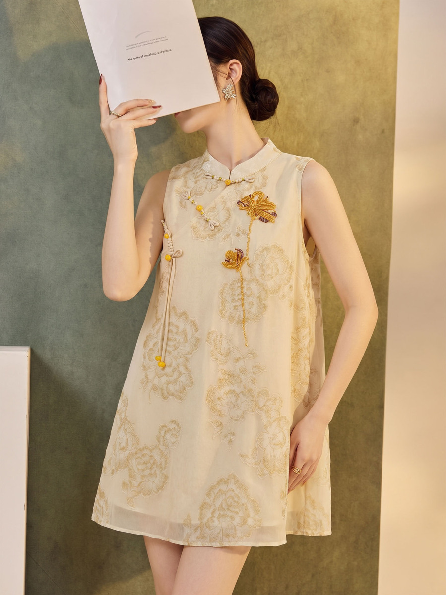 Đầm yếm nữ dáng suông cổ đứng họa tiết hoa vải jacquard — Màu vàng gừng