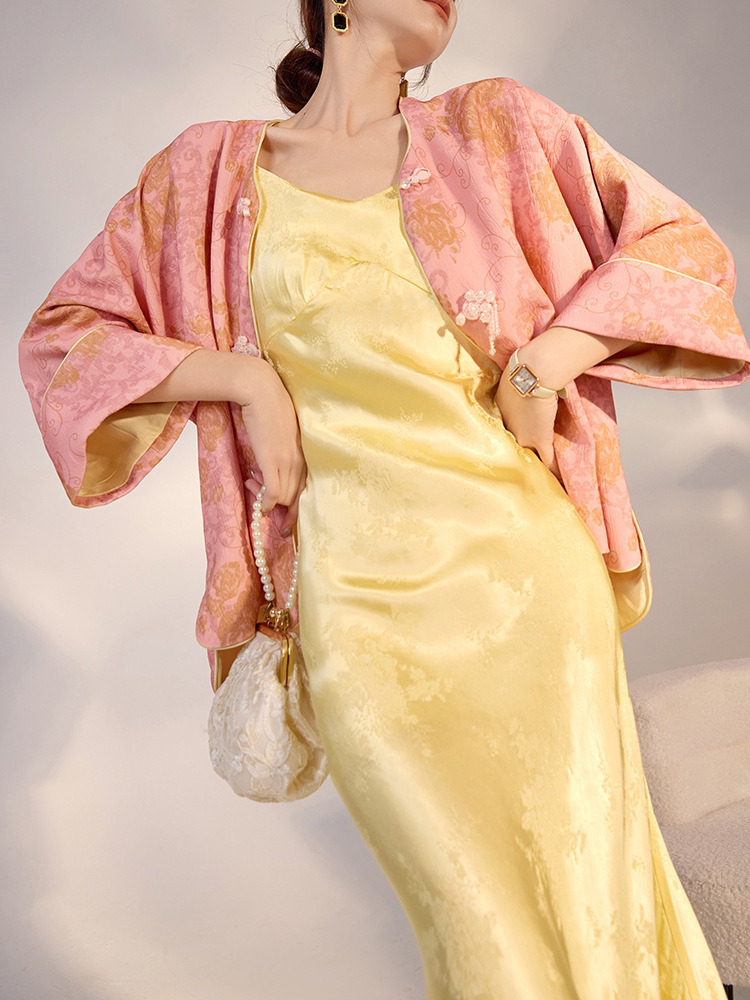Set áo khoác jacquard dáng ngắn phối đầm hai dây cổ chữ V dài, họa tiết hoa thêu — Váy yếm (giao hàng trong 7 ngày), Áo Jacquard (giao hàng trong 7 ngày), Áo Jacquard (giao hàng trong ngày)