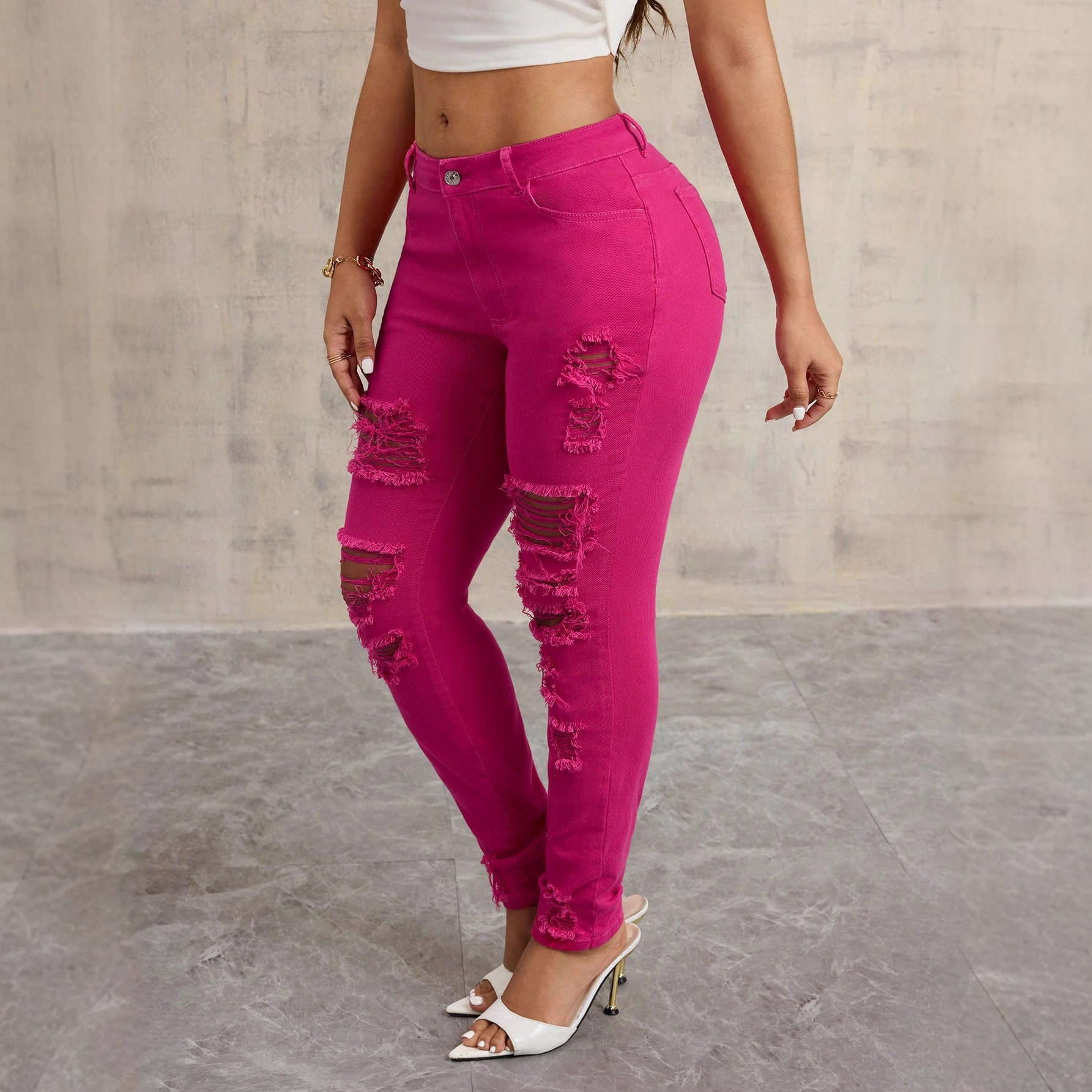 Slim Fit Ripped Jeans for Women Stretch Denim Tapered Leg Casual Style Wholesale Available bulk order