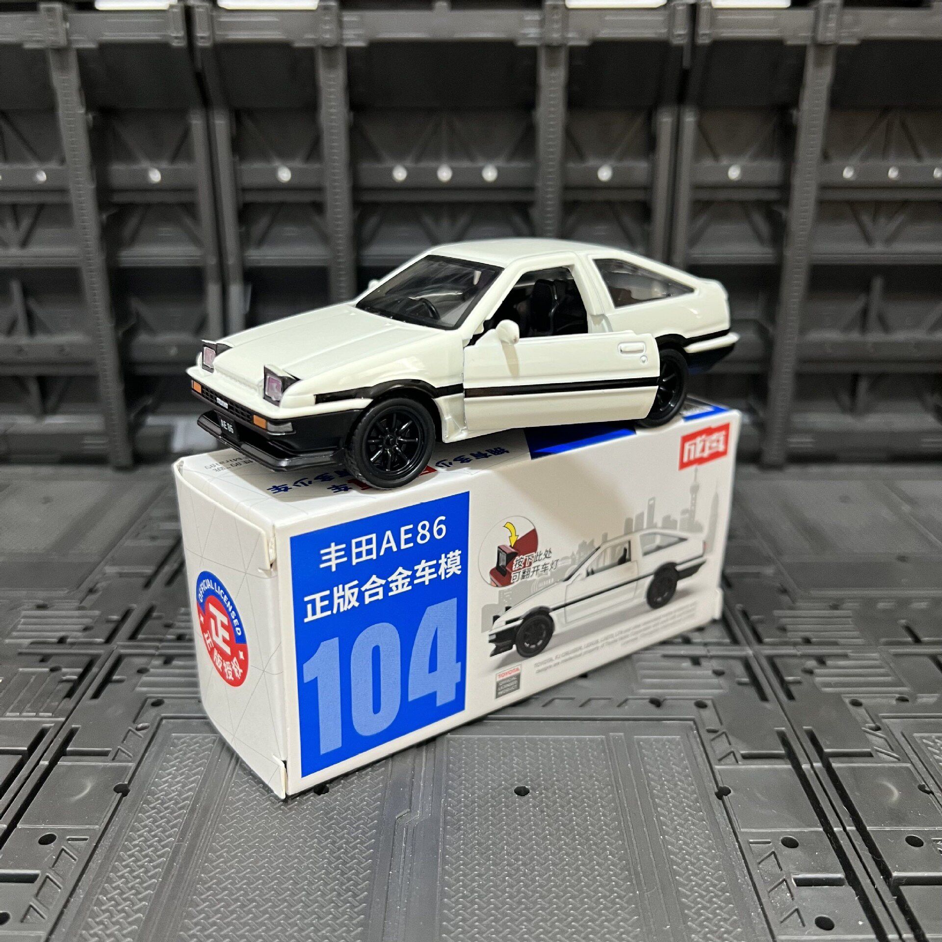 正版成真合金车小汽车模型车子可开门儿童男孩回力车玩具乳白色