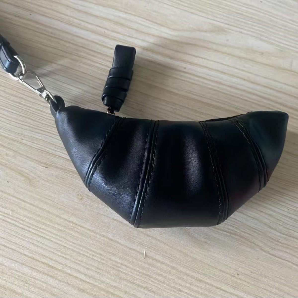 2025 Korean-Style Croissant-Shaped Wallet, Fashionable and Versatile, Neck-Hanging Coin Purse