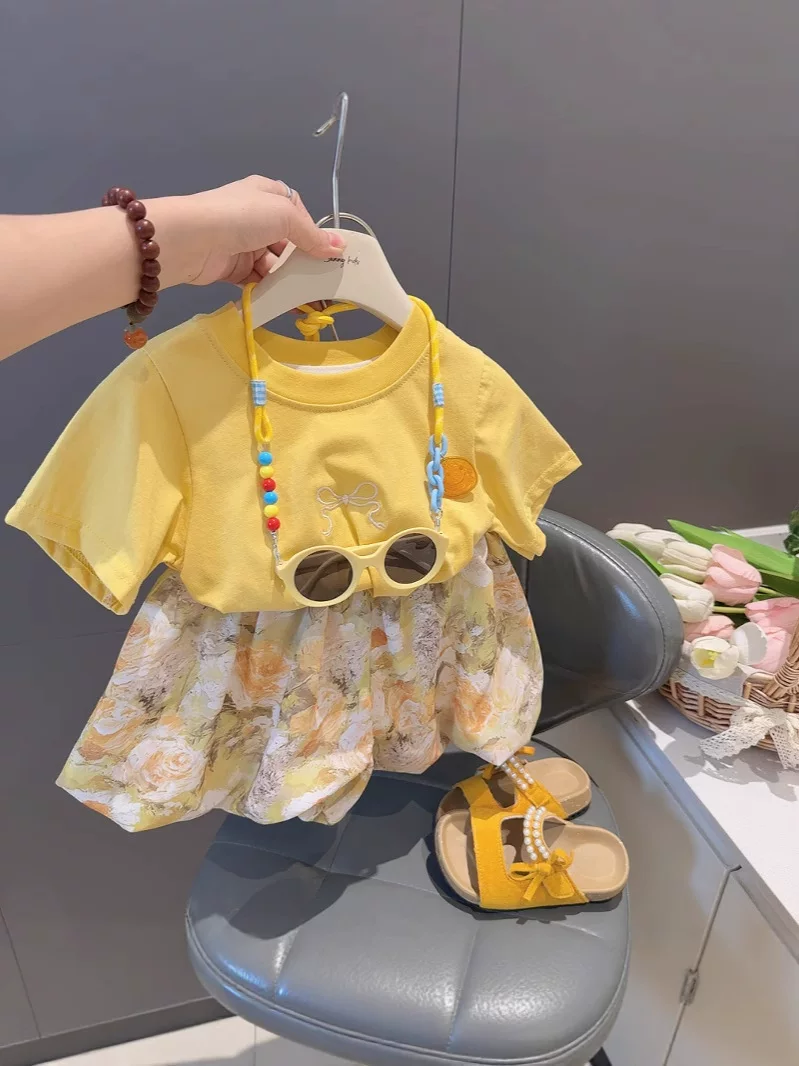 Girls' Summer Two-Piece Set, New Baby Girl Embroidered Cotton T-Shirt & Floral Oil Painting Bud Shorts Outfit