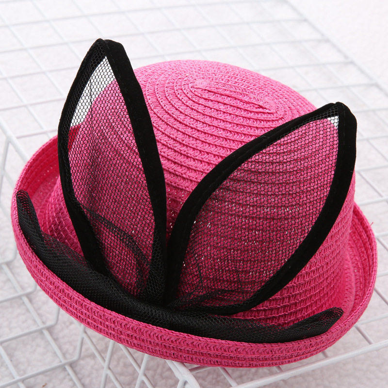 ウサギの耳が赤い