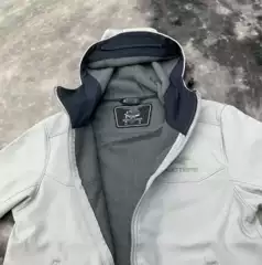 2025 New Niaojia Soft Shell Hooded Jacket Windproof and Waterproof Mountaineering Outdoor Men's and Women's Jackets Casual Love Wholesale
