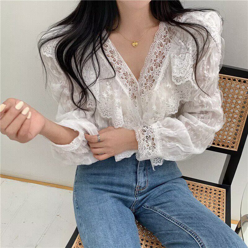 เสื้อเชิ้ตผ้าลูกไม้เย็บด้วยมือ ประดับมุก แนวรักแรกฤดูใบไม้ผลิ รุ่นใหม่ปี 2026 แขนยาวพอง หลายชั้น มีเอกลักษณ์และดูทันสมัย ใส่ได้อเนกประสงค์