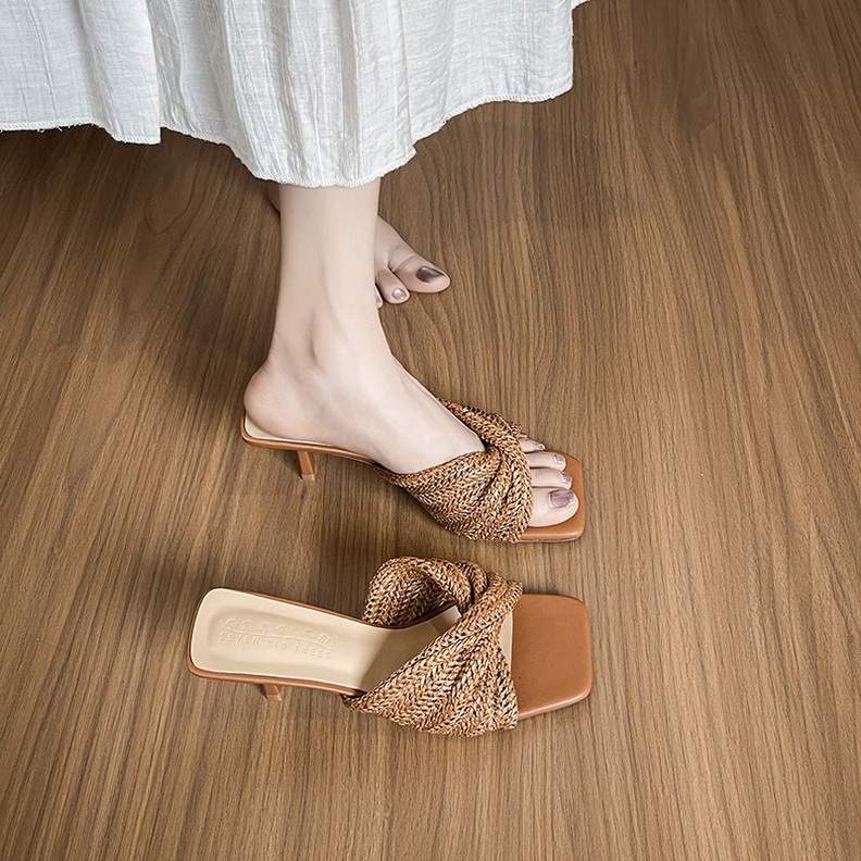 Sandal cao gót nữ mũi vuông quai mảnh đan chéo phong cách thanh lịch — Màu trắng nhạt, nâu sẫm, quần kaki