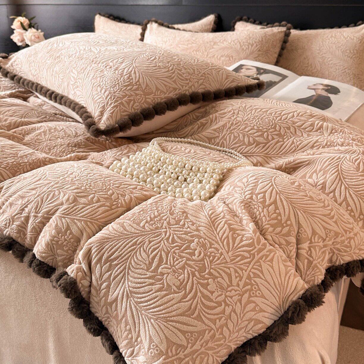 Rabbit Fur Ball Carved Milk Velvet Accessible Luxury Bed Four-Piece Set Coral Velvet Fleece-Lined Thickeneded Bed Bed Sheets Quilt Cover Three-Piece Winter Set
