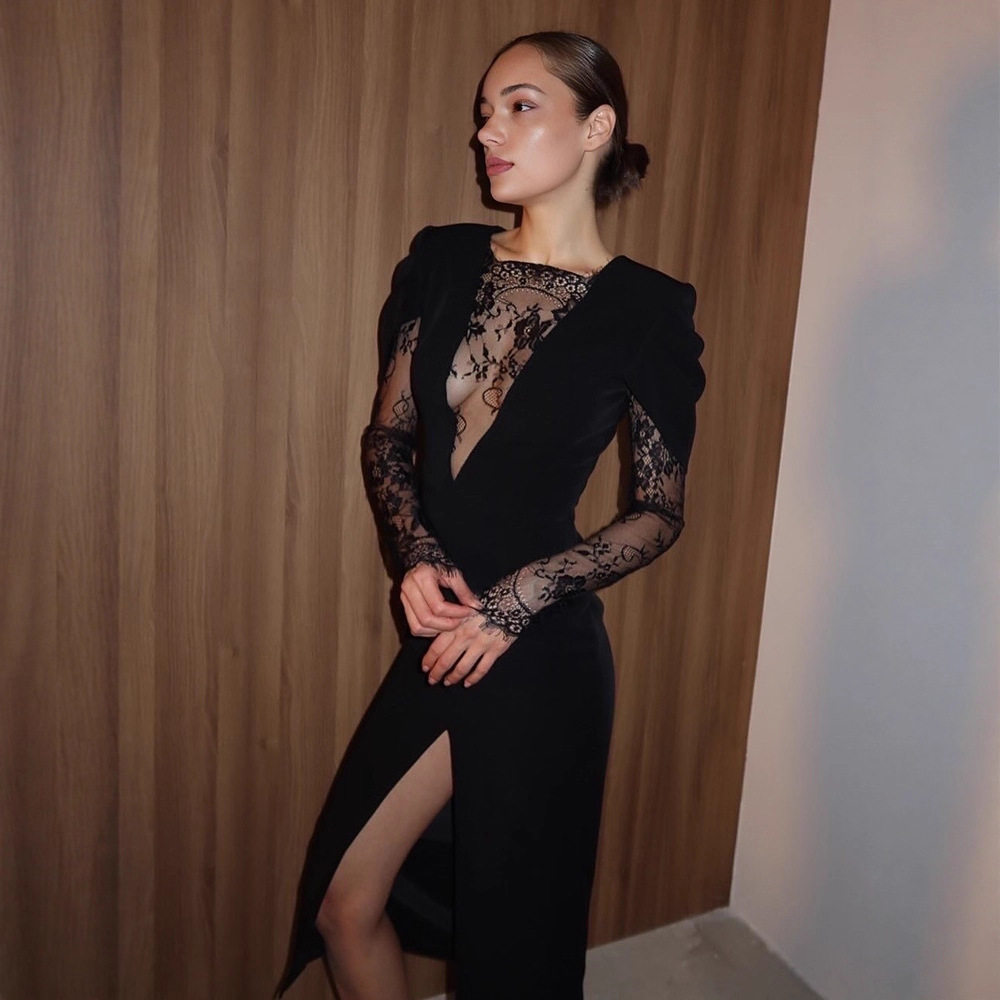 Elegant V Neck Lace Panel Bodycon Dress Chic Split Design Luxurious Feel Perfect for Autumn and Winter Events