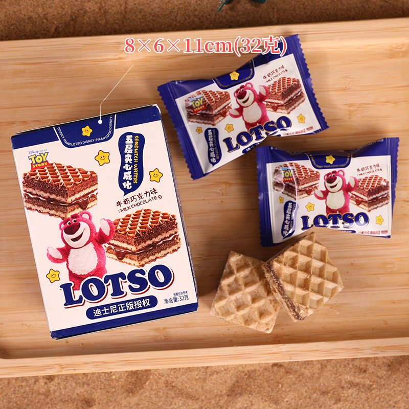 Creative cute snack strawberry bear wafer biscuit boxed children's gift birthday gift wedding cake