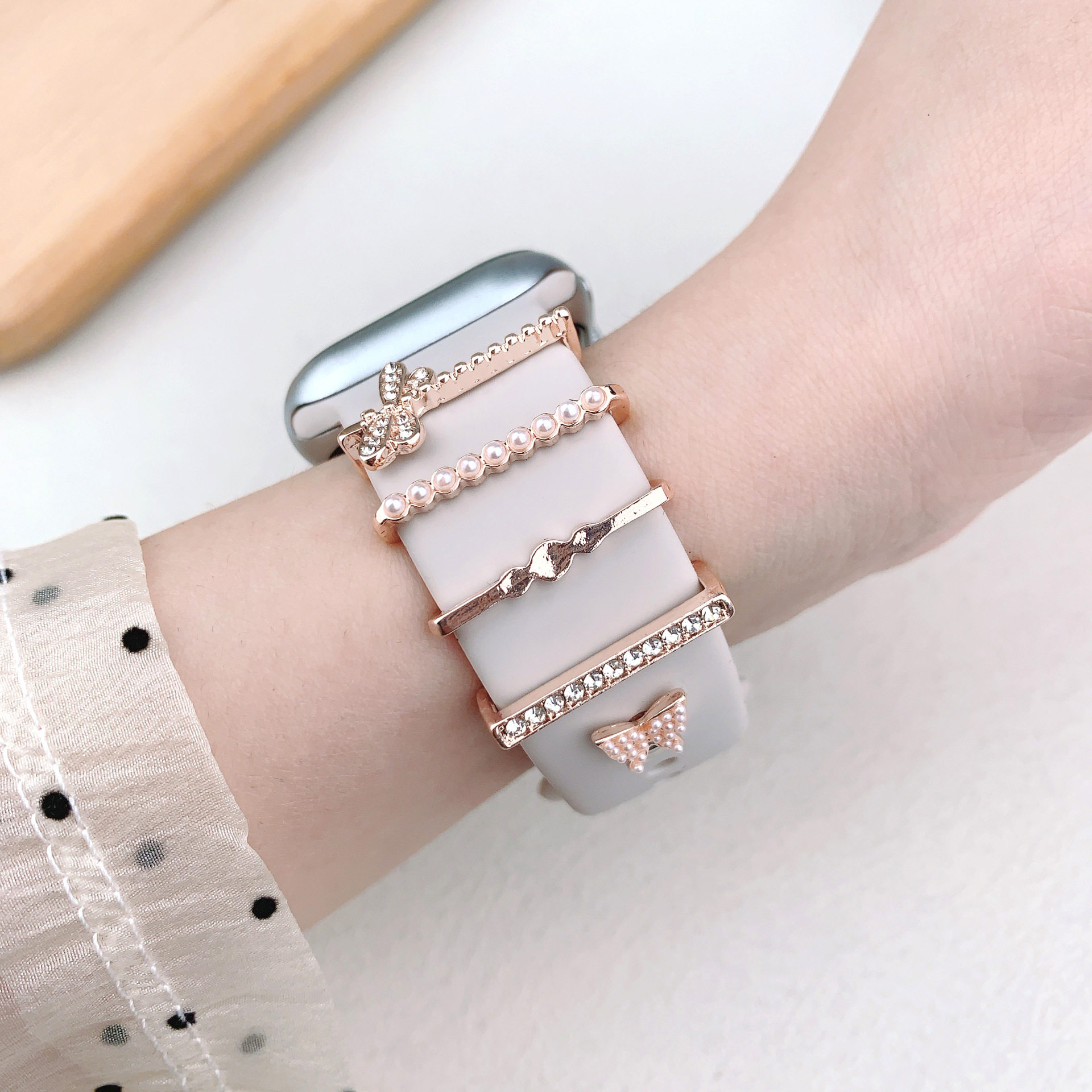 Crystal Diamond Gemstone Watch Strap Ring Accessories Suitable for Apple 9/10 Generation & Xiaomi Women's Watch Strap Accessories Niche Design