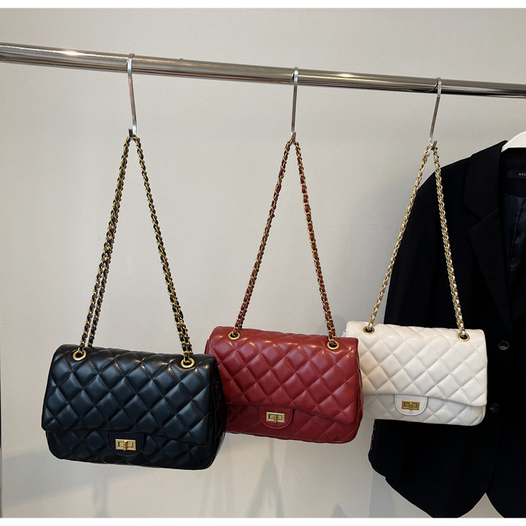 Lingge Chain European and American Retro Fashion Commuter Small Square Bag 12 undefined