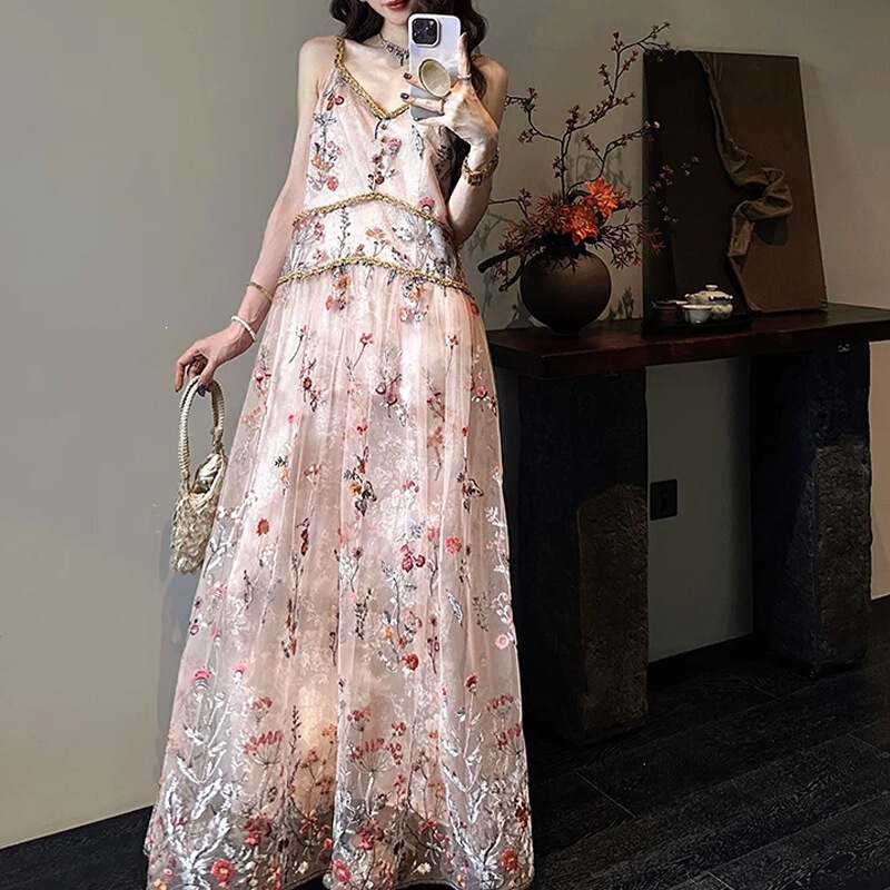 Đầm maxi nữ họa tiết hoa cổ V dây mảnh phối lưới xòe — Đen ánh kim, Hạnh đào mềm