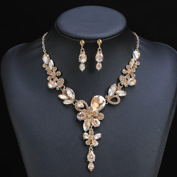 2022 spring new European and American retro necklace earrings two-piece flower crystal double flower factory direct sales