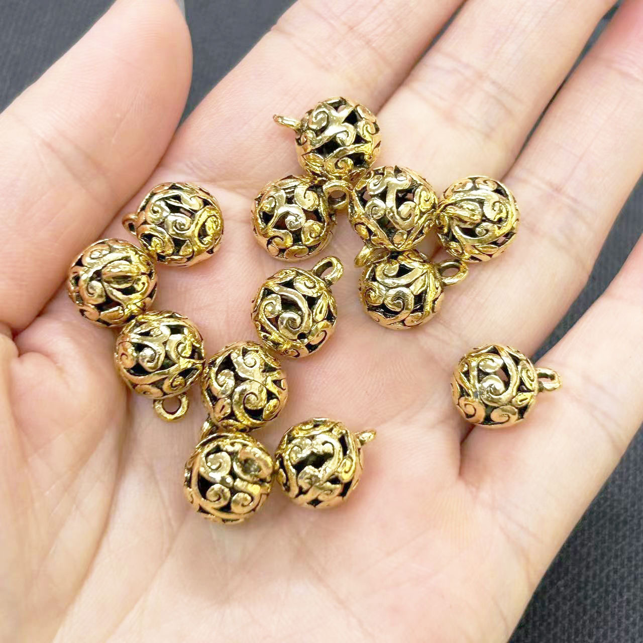 Hanfu pendant ancient style cheongsam button decoration vintage beads Xiangyun hollow spherical Chinese style cheongsam accessories