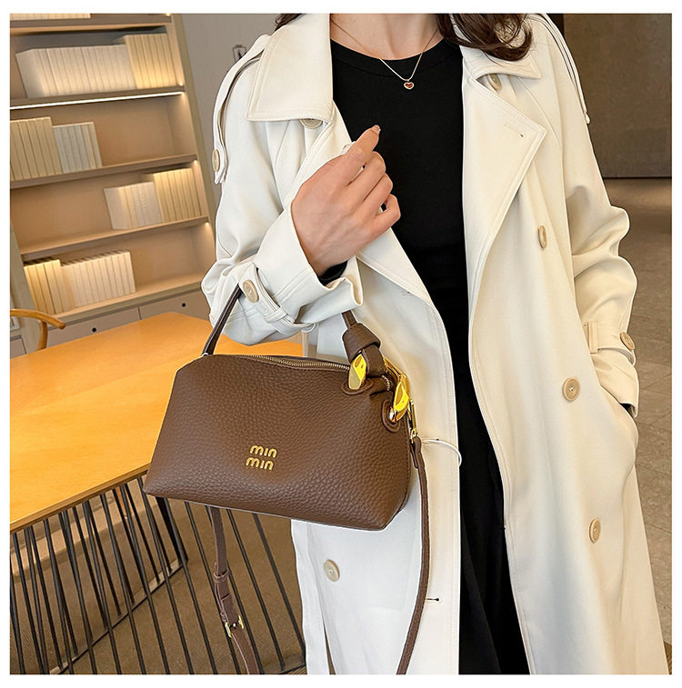 O1CN01rjg0ZH2Cv5RD3La35 !!2217614678535 0 cib