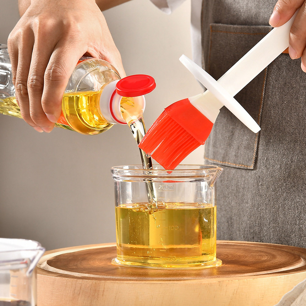 Cross-border factory direct integrated high temperature resistant oil bottle brush kitchen oil silicone oil brush oil pot pouring oil bottle barbecue oil brush