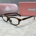 Tortoiseshell white flakes