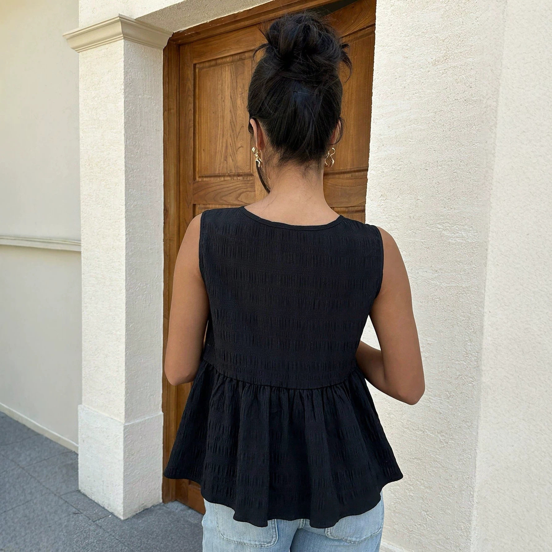 Sleeveless Bow Decorated Top Slim Fit Ruffled Hem Summer Style Perfect for Casual Outings Wholesale Available