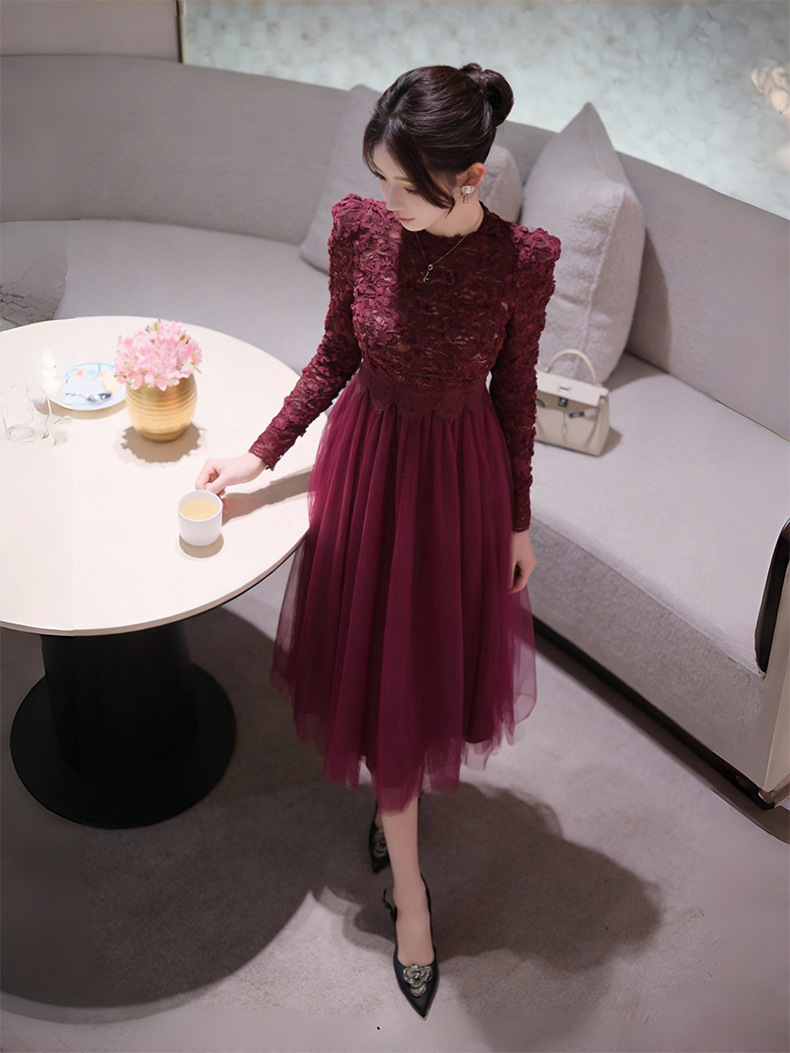 Đầm dài nữ cổ tròn phối ren chiết eo vải lưới dáng ôm — Tím khói