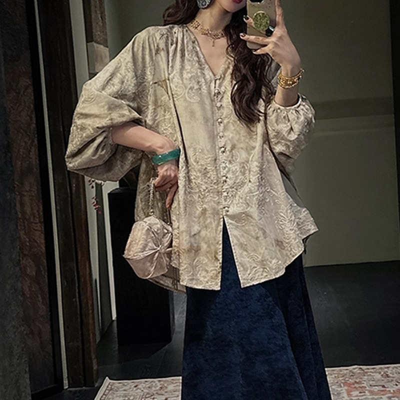 Áo sơ mi nữ tay bồng thêu thắt nơ cổ chữ V dáng suông — gạo màu xám, mật ong vàng, sương mù xanh