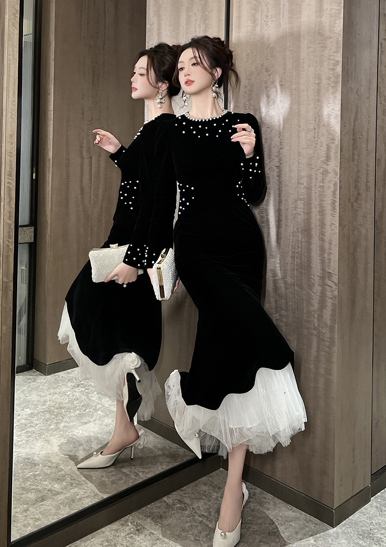 Đầm nhung cổ tròn dài tay đính cườm dáng đuôi cá — Màu đen