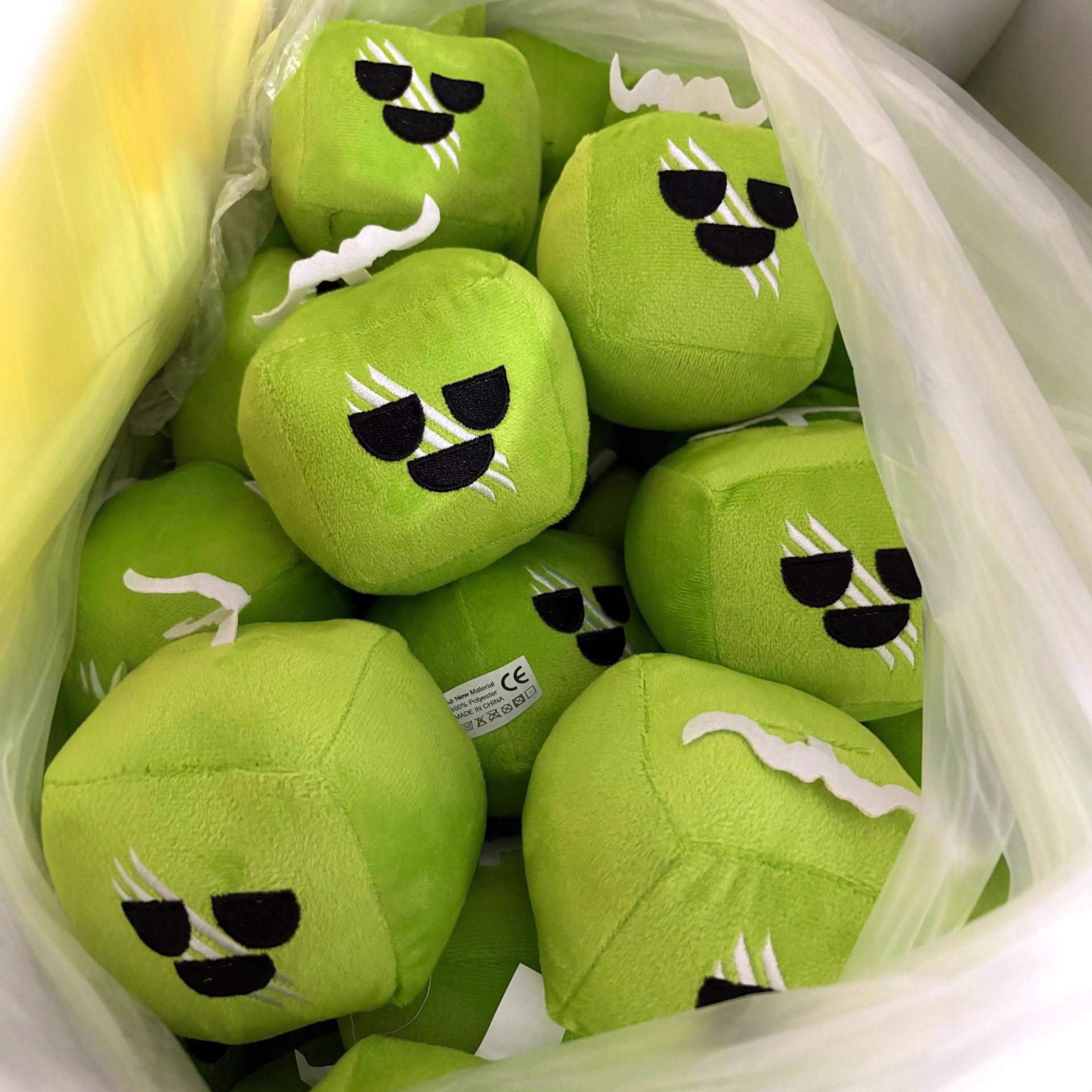 跨境新款恶魔果实玩具bloxfruits游戏周边毛绒公仔盒子动物玩偶