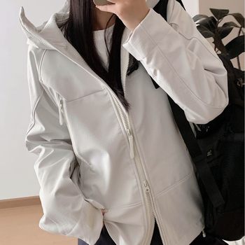 Sujia Windproof 8057 Breathable and Water-Repellent Unisex Outdoor Wear-Resistant Fleece-Lined Hooded Soft Shell Jacket