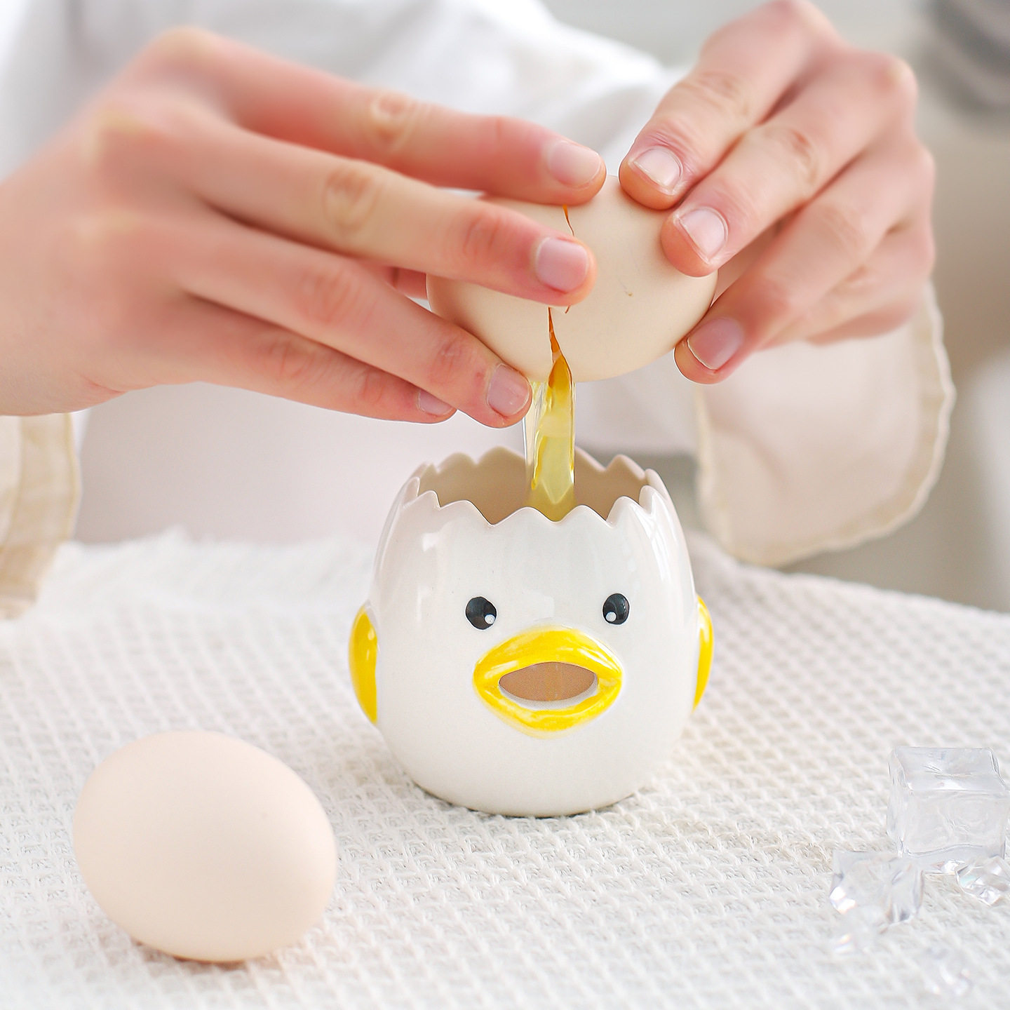 Cute Ceramic Egg Yolk and Egg White Separator Household Small Egg Separation Creative Hand-Painted Card Filter Utensils Wholesale