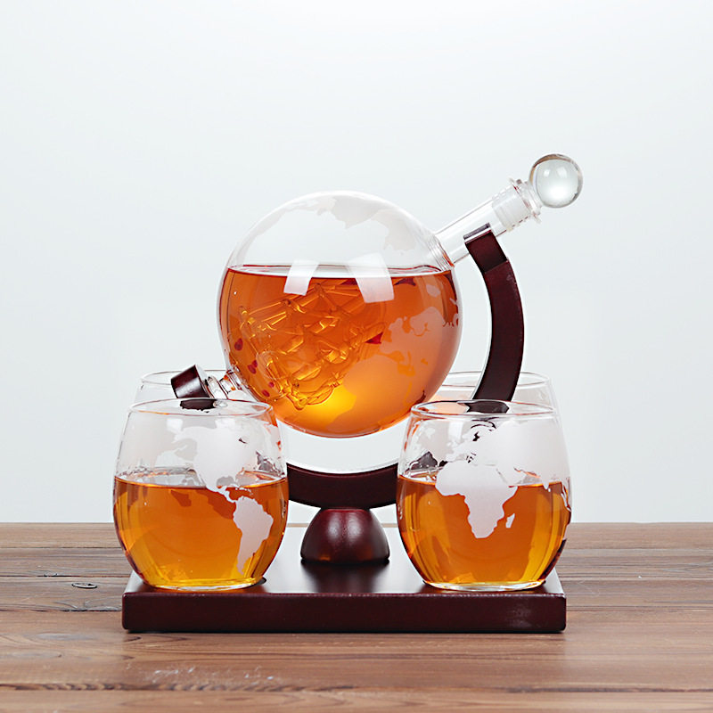 Manufacturer's Ready-Made Globe Wine Bottle Glass Decanter Built-In Sailboat Whiskey Bottle Wine Dispenser Gift Set