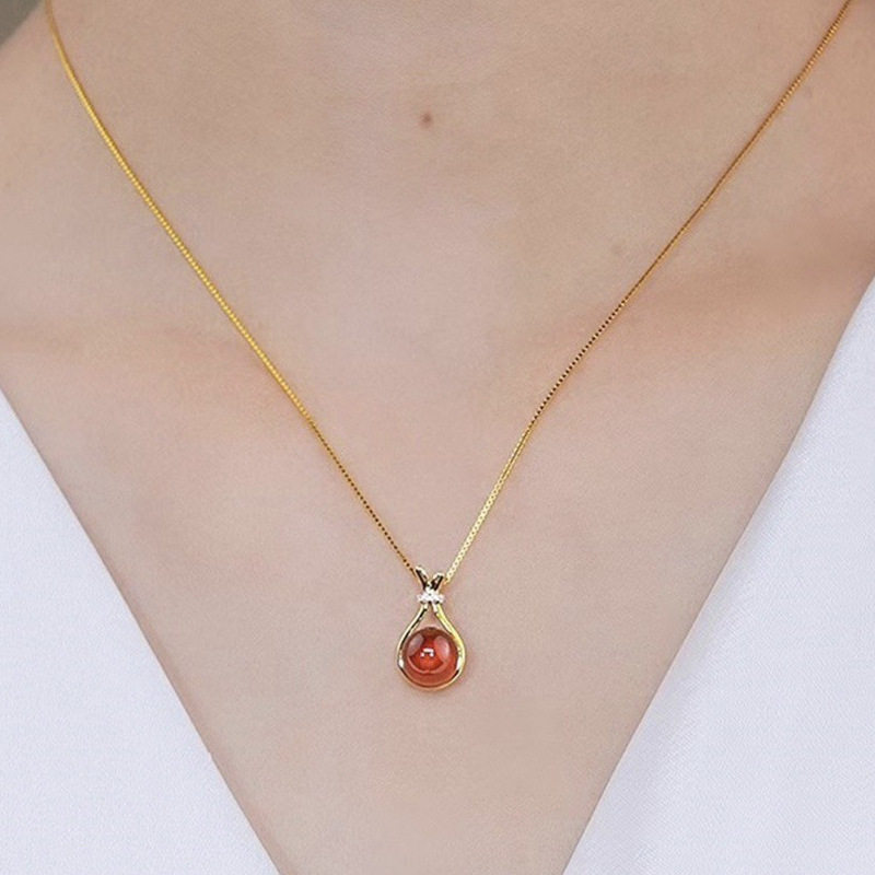 New Light Luxury Style Imitation Hetian Jade Lucky Bag Necklace for Women, Fashionable, Simple, Elegant, High-End, Niche Design, Versatile