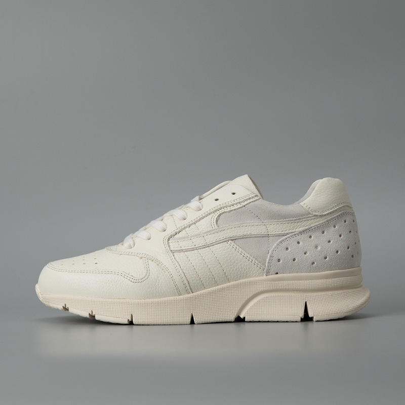 Giày sneaker nam da bò lộn màu trắng sương, kiểu thể thao ngoài trời — Màu trắng
