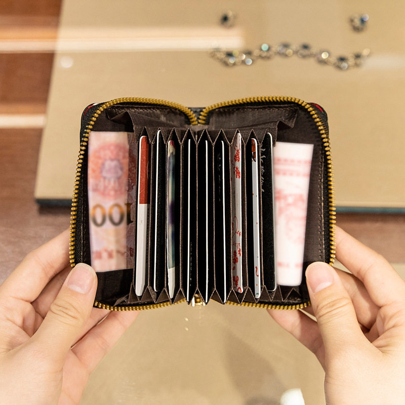 Taoyin*2024 New European and American Elegant Retro Letter Print Small Card Bag Girls Small and Easiest for Match Coin Purse