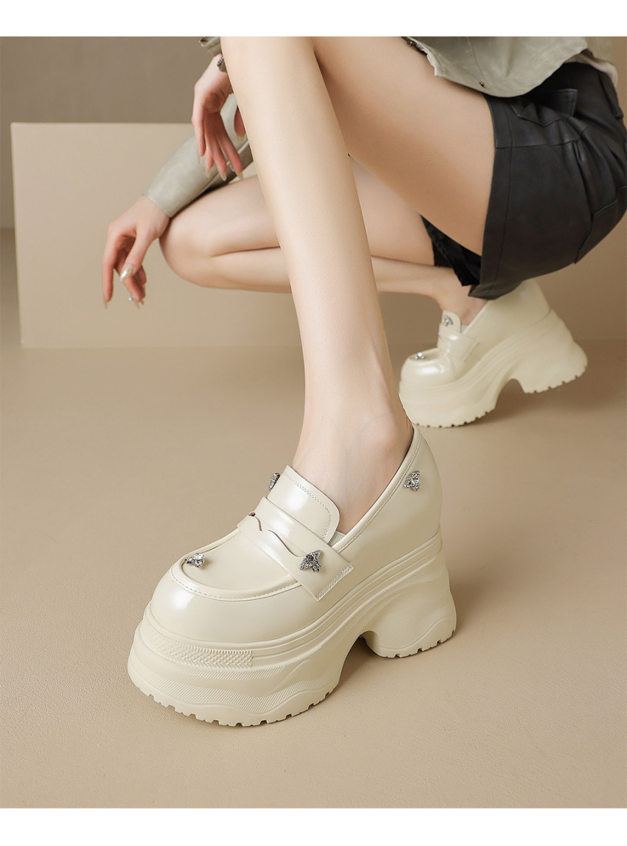 Giày lười nữ đế xốp tăng chiều cao 12cm, mũi tròn, da bóng — Màu đen, Màu trắng be