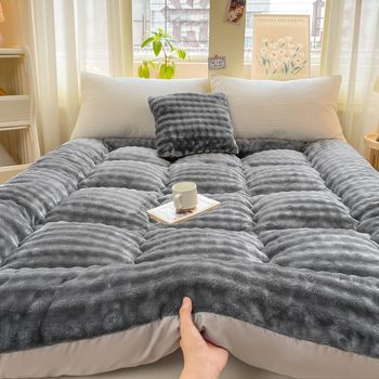 Factory Direct Thickened Milk Velvet Mattress Autumn and Winter Multifunctional Light Luxury Warm Quilted Mattress Pad Home Wholesale