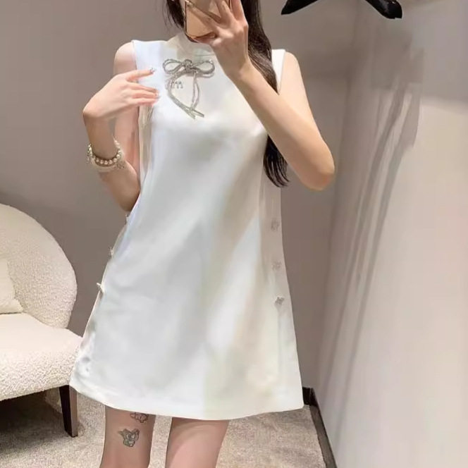 Váy mini chữ A trắng tay không cổ tròn phong cách cơ bản — Trắng